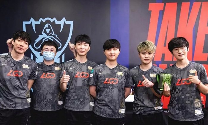 沃克飞抵即将租借加盟米兰 买断费用500万欧元.