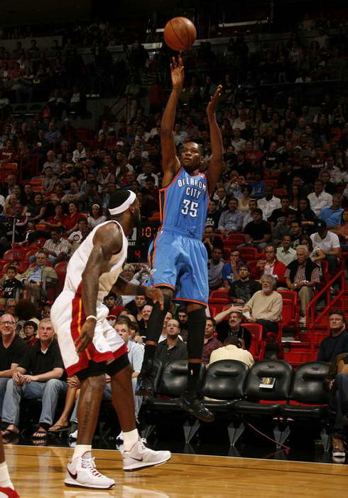 法甲第31輪克萊蒙1-6巴黎聖日耳曼 姆巴佩內馬爾戴帽梅西3助攻.